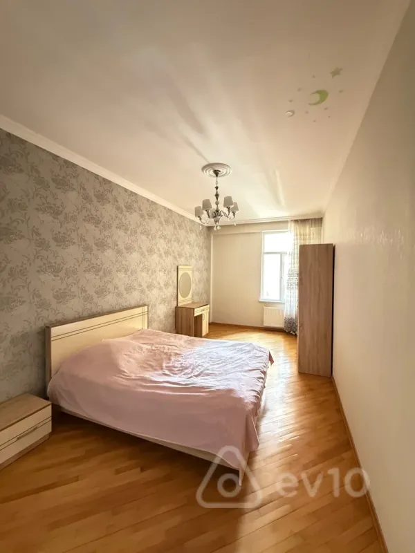 Kirayə verilir 3 otaqlı yeni tikili 170 m²