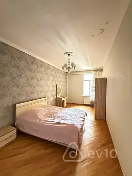 Kirayə verilir 3 otaqlı yeni tikili 170 m²