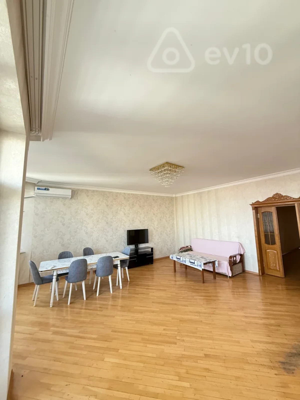 Kirayə verilir 3 otaqlı yeni tikili 170 m²