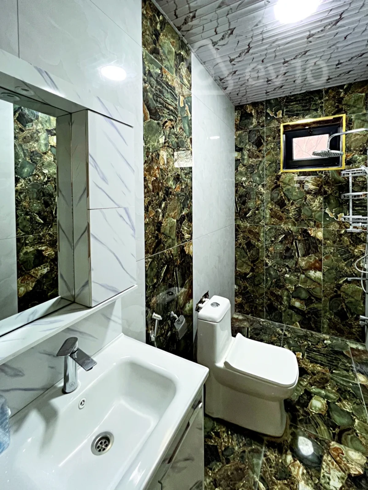 Satılır 5 otaqlı həyət evi 230 m²