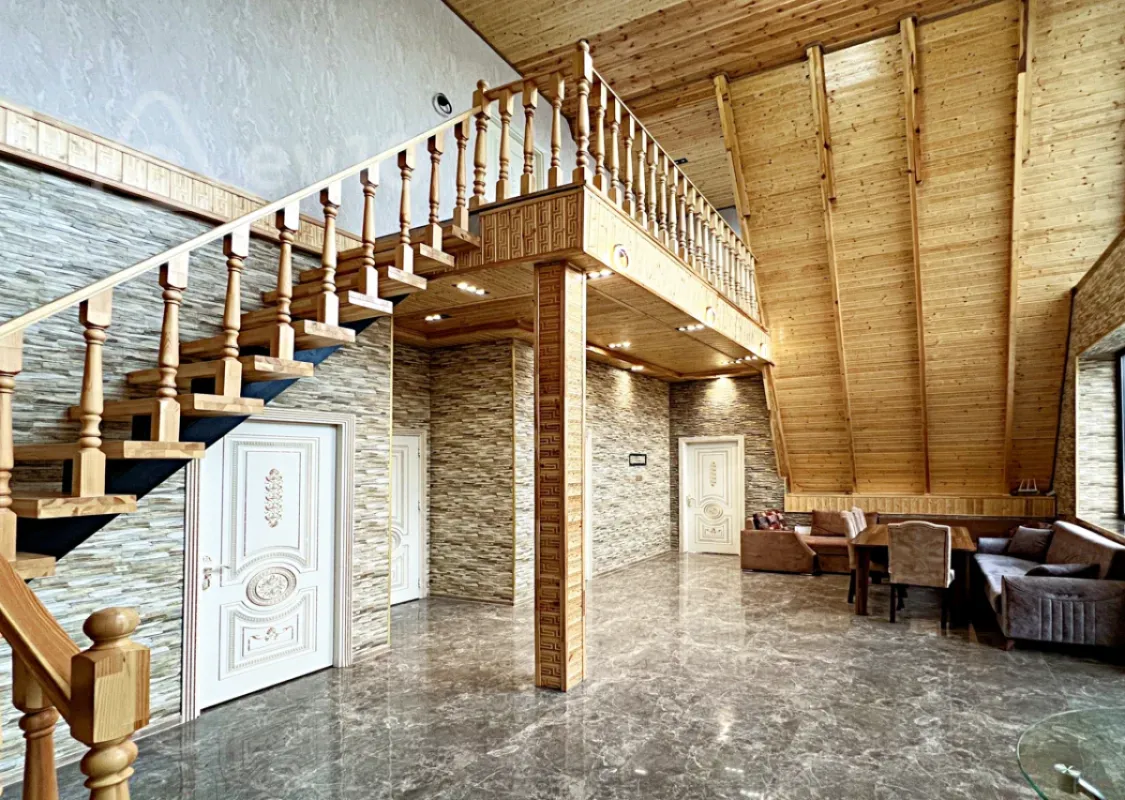 Satılır 5 otaqlı həyət evi 230 m²