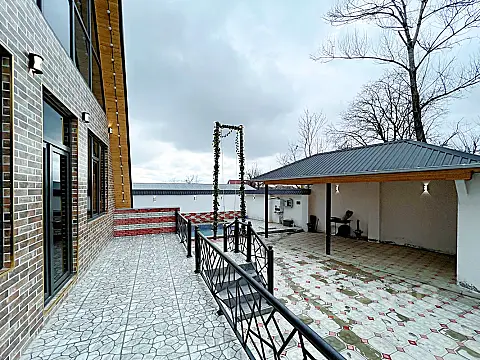 Satılır 5 otaqlı həyət evi 230 m²