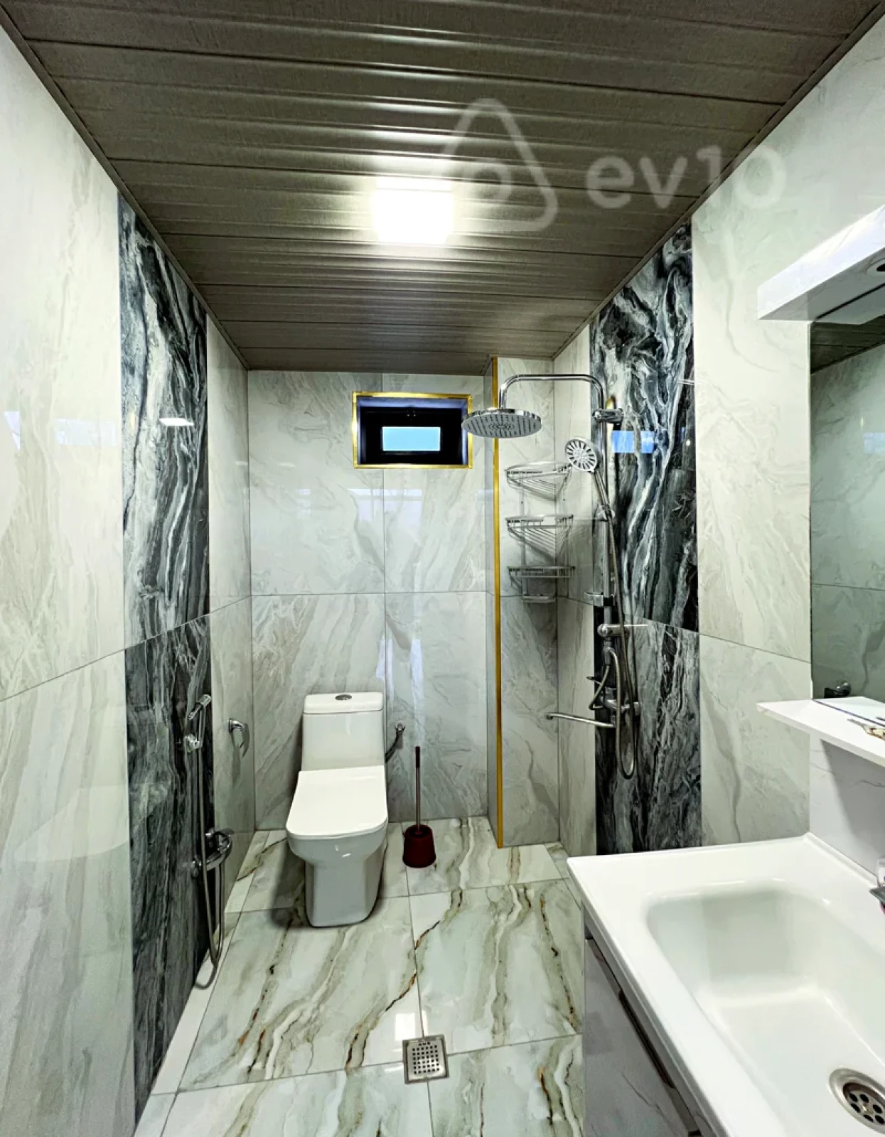 Satılır 5 otaqlı həyət evi 230 m²