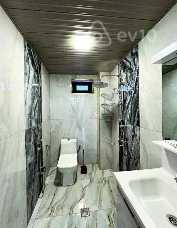 Satılır 5 otaqlı həyət evi 230 m²