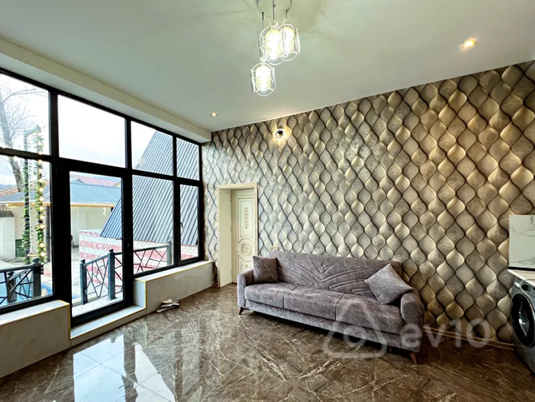 Satılır 5 otaqlı həyət evi 230 m²