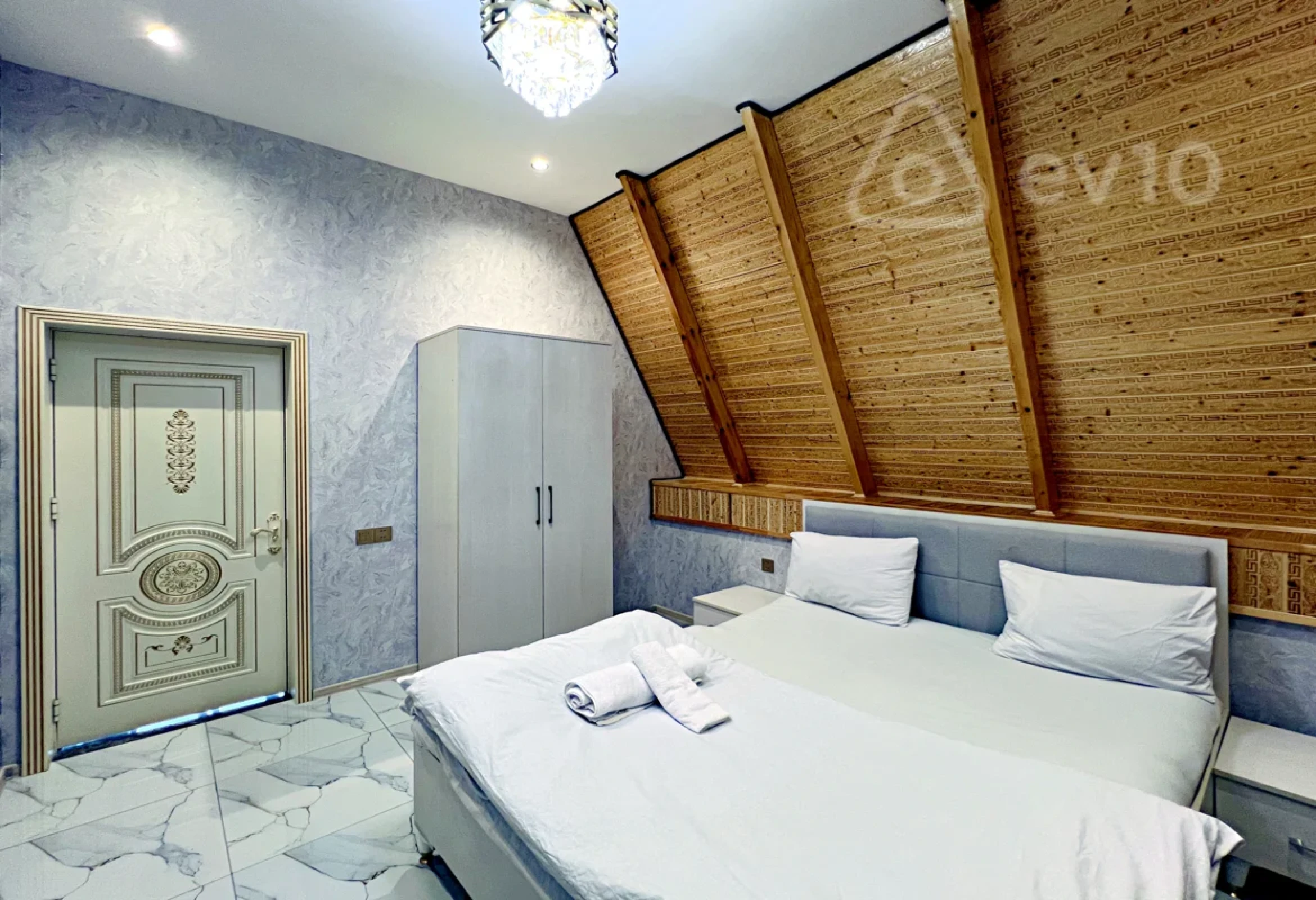 Satılır 5 otaqlı həyət evi 230 m²