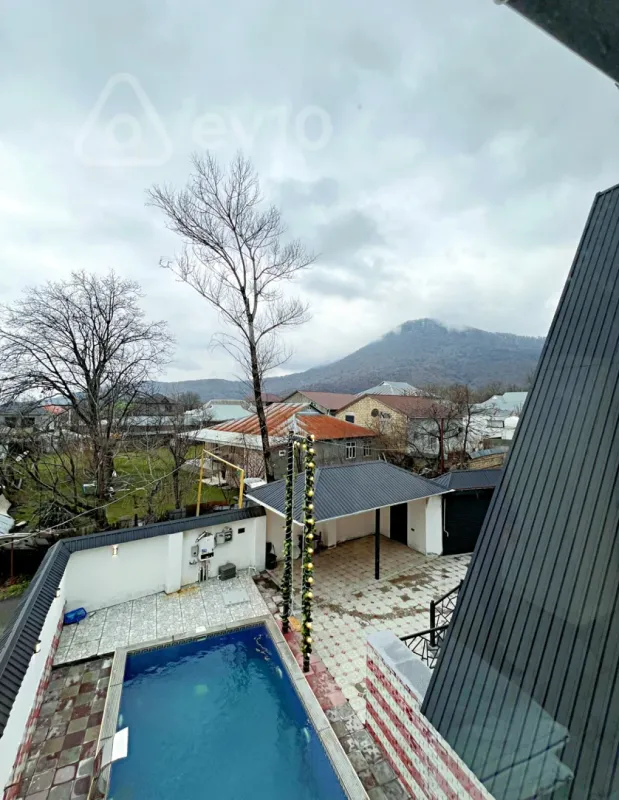 Satılır 5 otaqlı həyət evi 230 m²