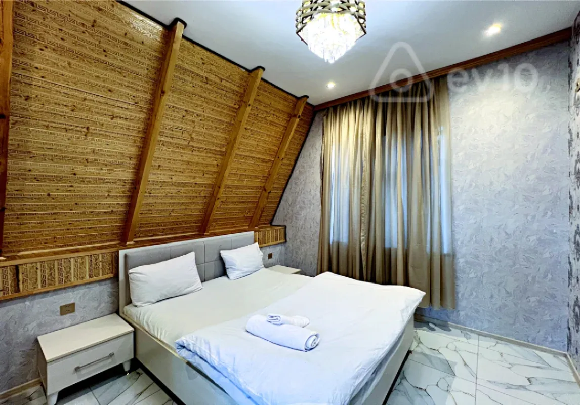 Satılır 5 otaqlı həyət evi 230 m²