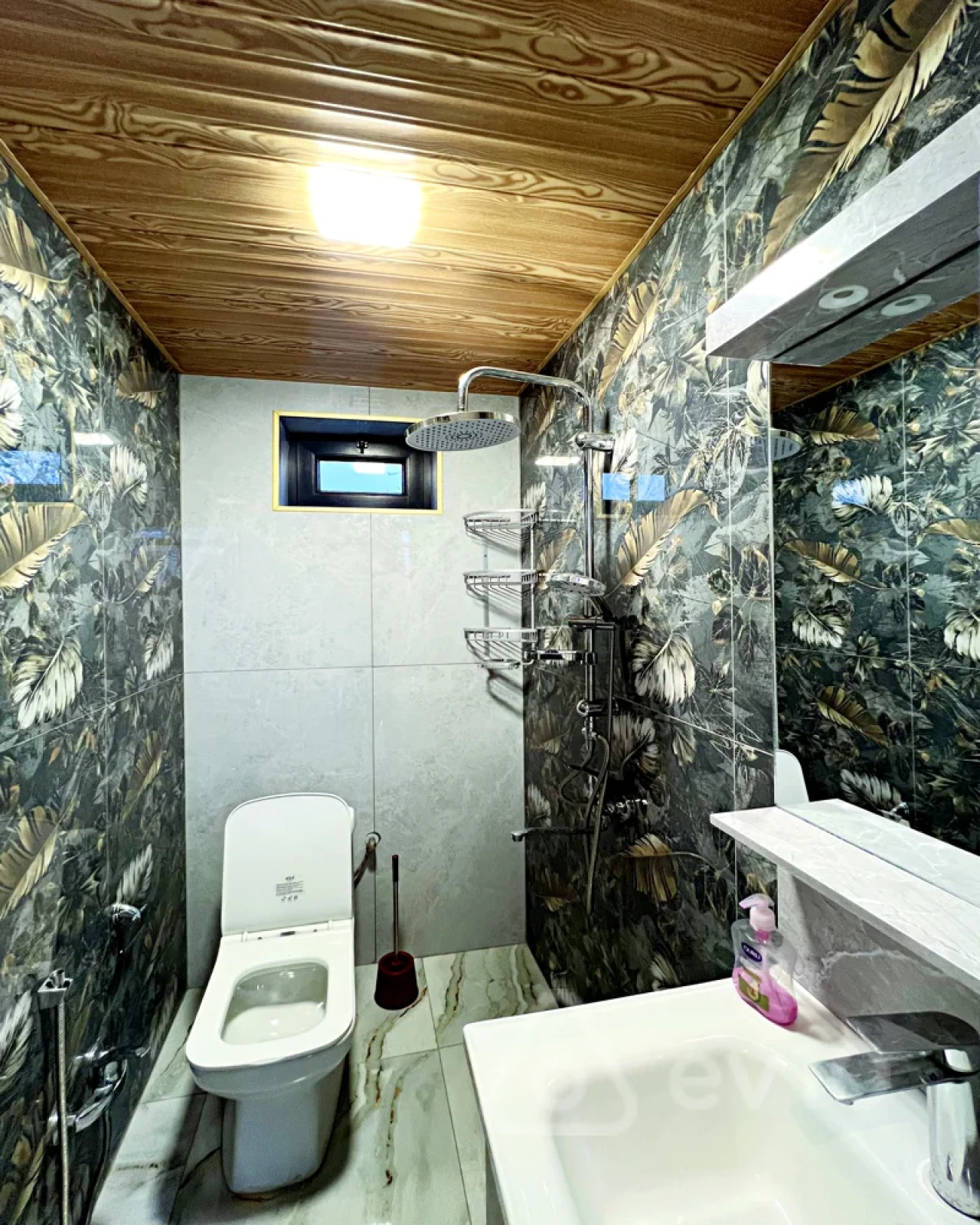 Satılır 5 otaqlı həyət evi 230 m²