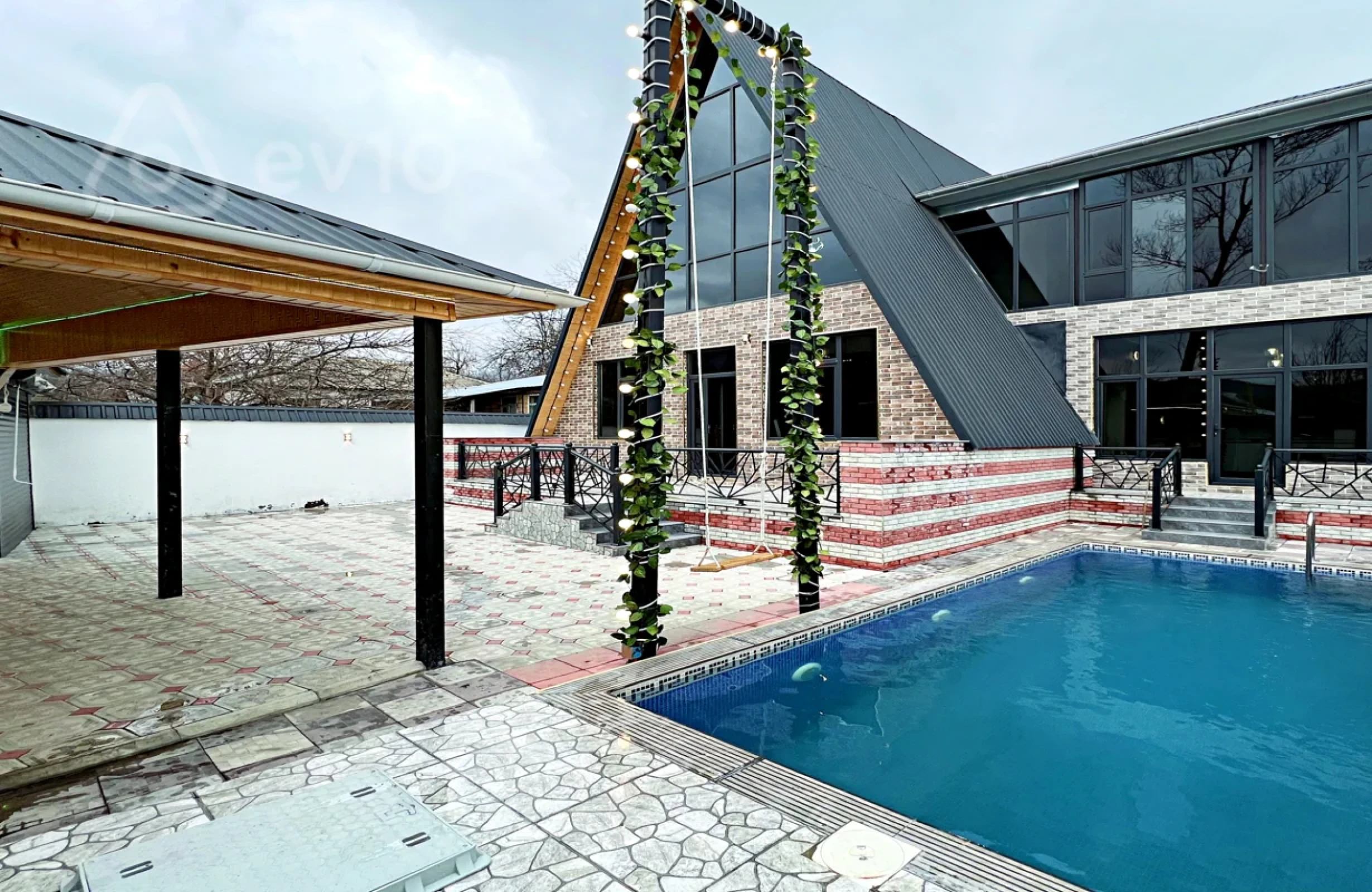 Satılır 5 otaqlı həyət evi 230 m²