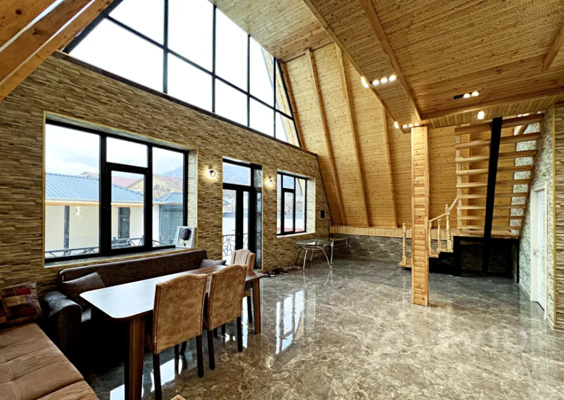 Satılır 5 otaqlı həyət evi 230 m²