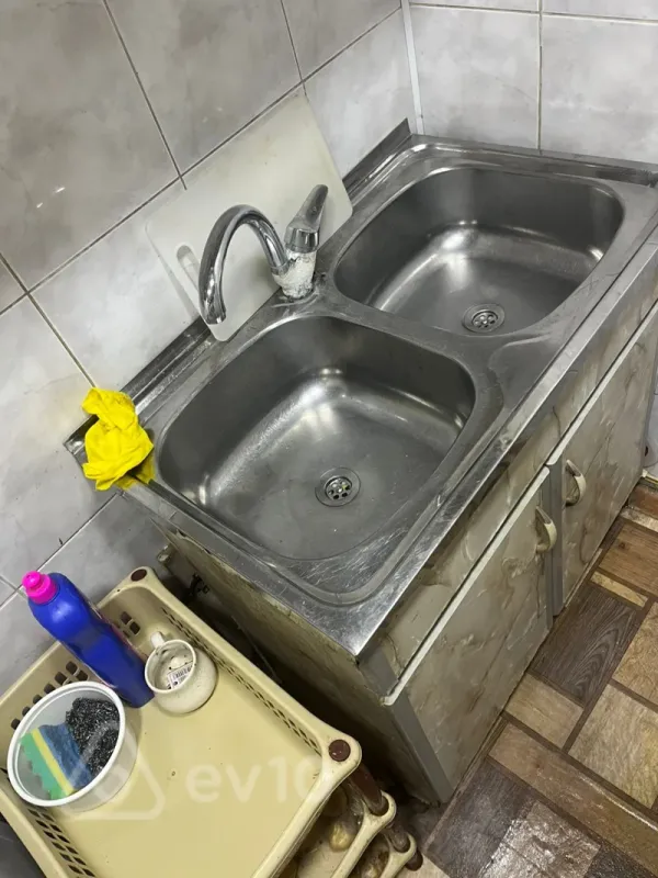 Kirayə verilir 2 otaqlı köhnə tikili 60 m²