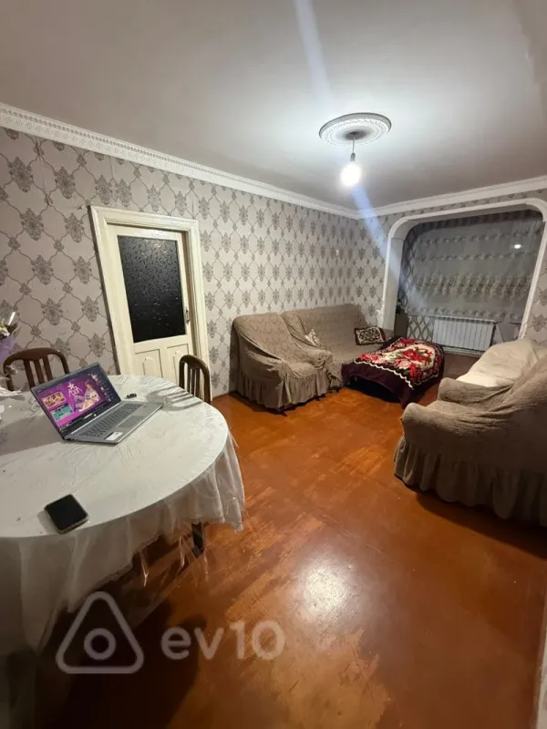 Kirayə verilir 2 otaqlı köhnə tikili 60 m²