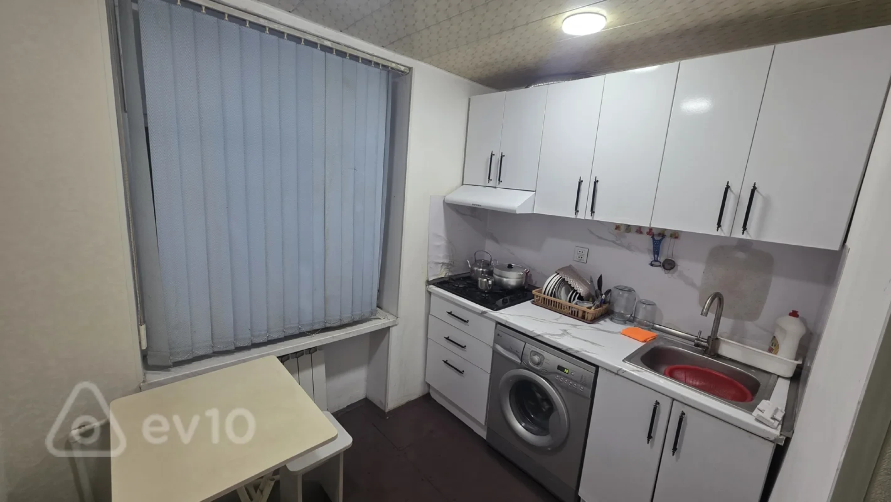 Satılır 1 otaqlı köhnə tikili 32 m²
