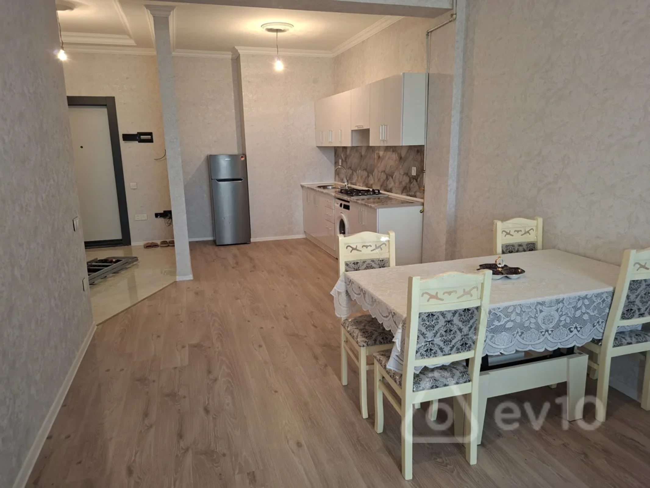 Kirayə verilir 2 otaqlı yeni tikili 77 m²