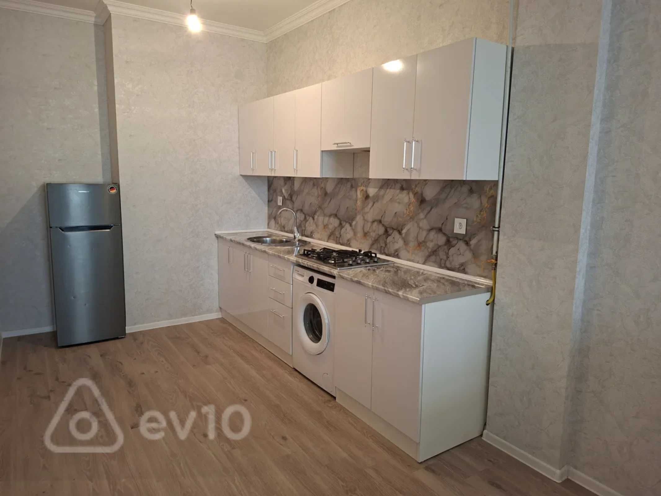 Kirayə verilir 2 otaqlı yeni tikili 77 m²