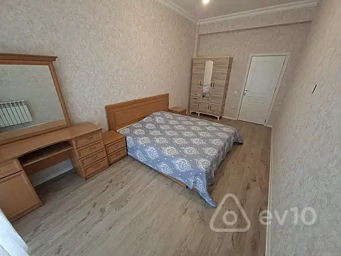 Kirayə verilir 2 otaqlı yeni tikili 77 m²