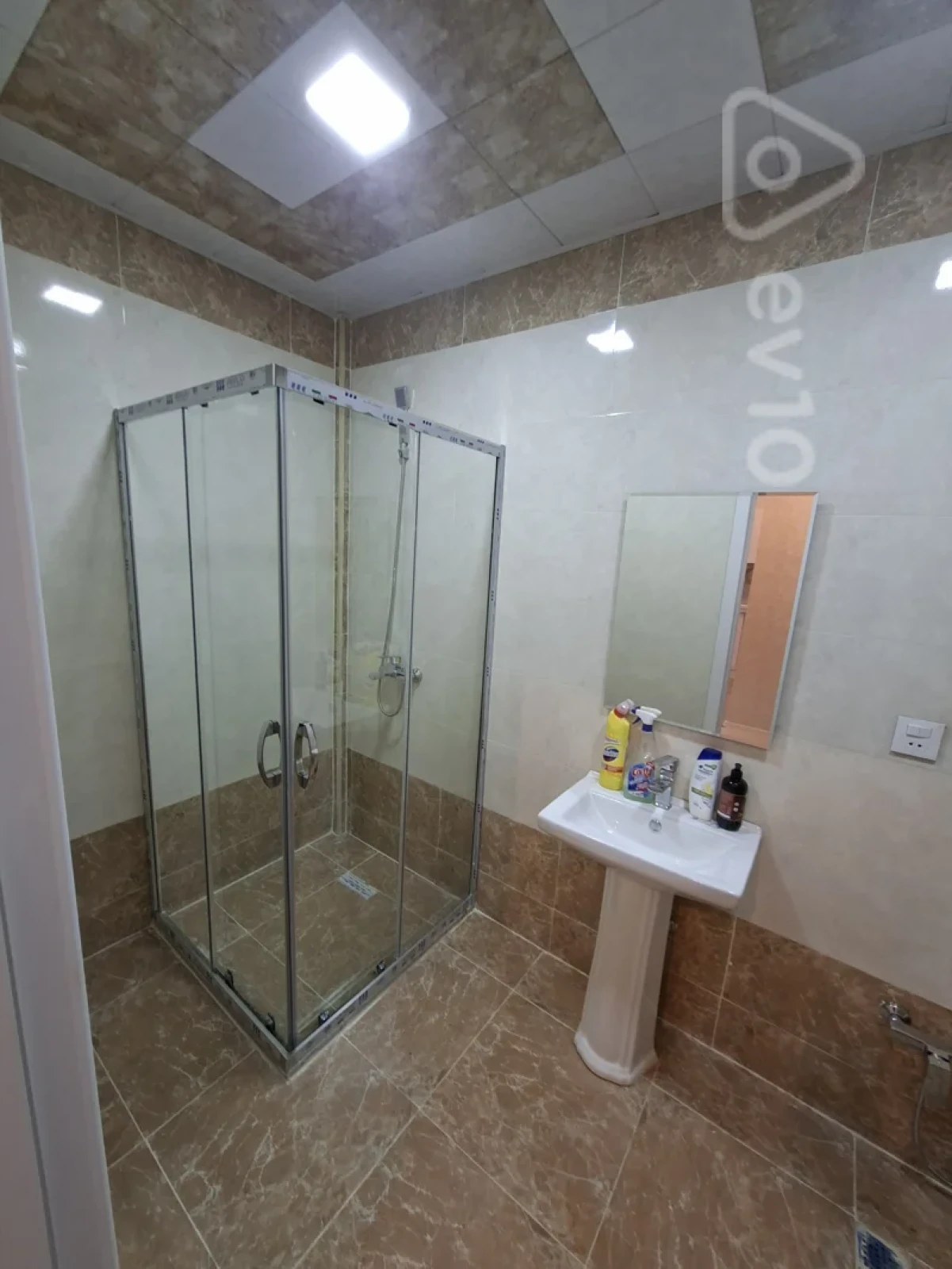 Kirayə verilir 2 otaqlı yeni tikili 77 m²