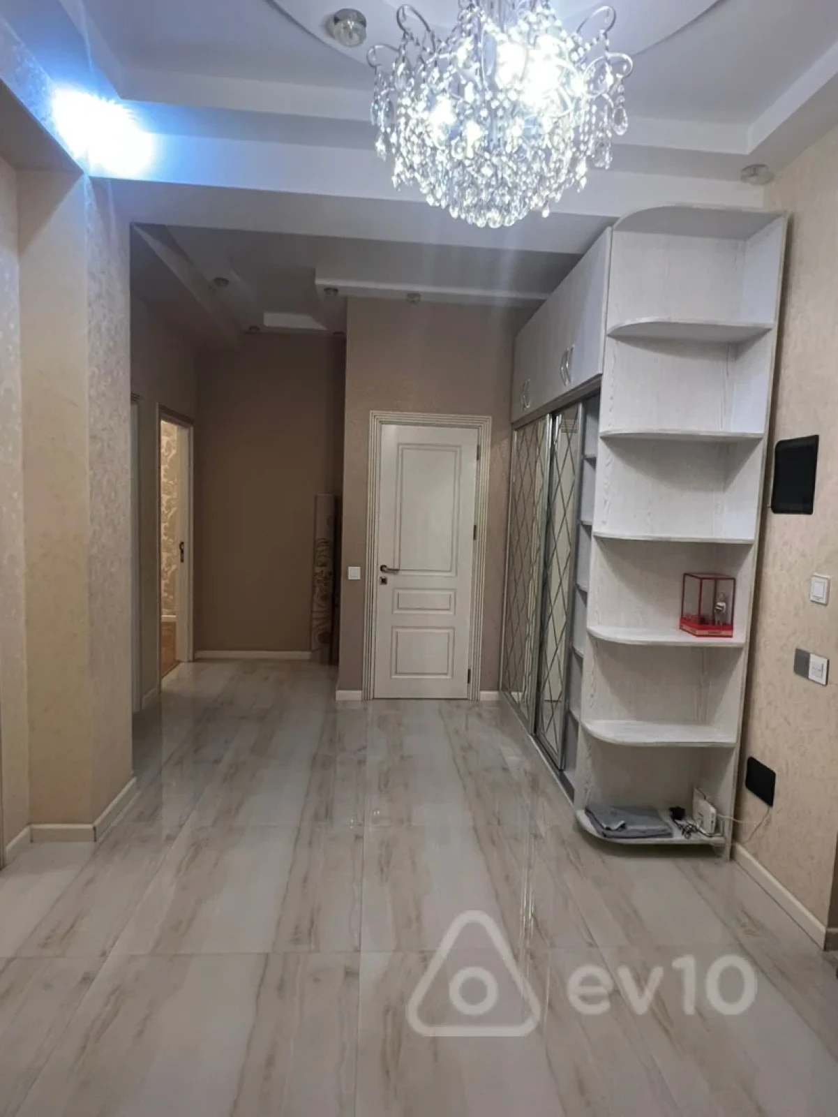 Kirayə verilir 3 otaqlı yeni tikili 105 m²