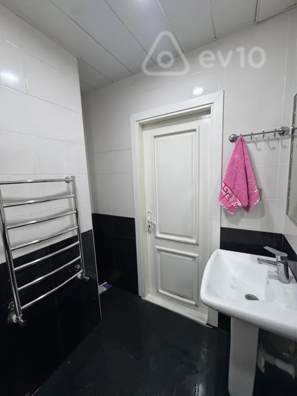 Kirayə verilir 3 otaqlı yeni tikili 123 m²