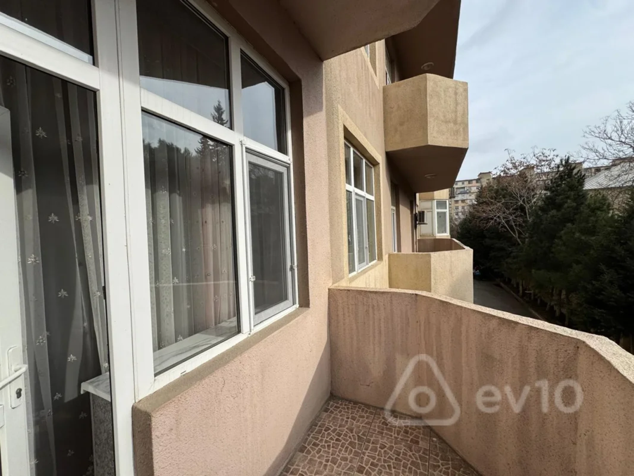 Kirayə verilir 3 otaqlı yeni tikili 123 m²