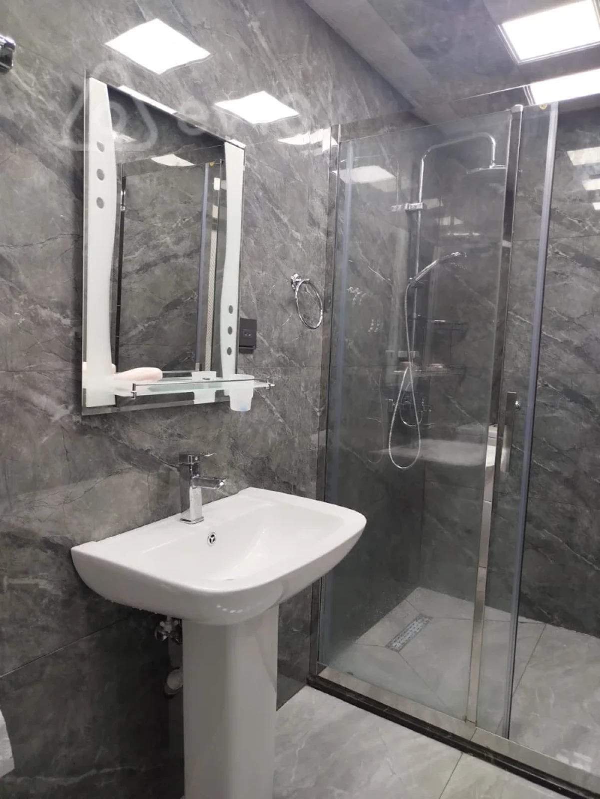Kirayə verilir 3 otaqlı yeni tikili 90 m²