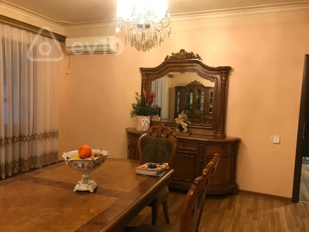 Kirayə verilir 5 otaqlı köhnə tikili 110 m²