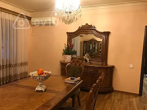 Kirayə verilir 5 otaqlı köhnə tikili 110 m²