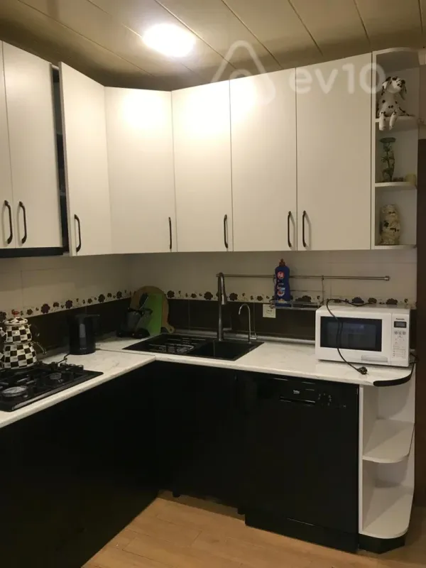 Kirayə verilir 5 otaqlı köhnə tikili 110 m²