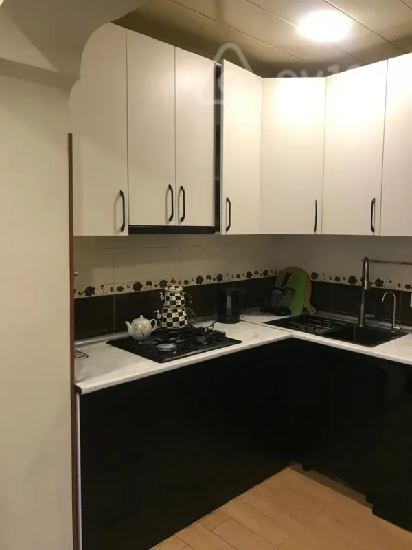 Kirayə verilir 5 otaqlı köhnə tikili 110 m²