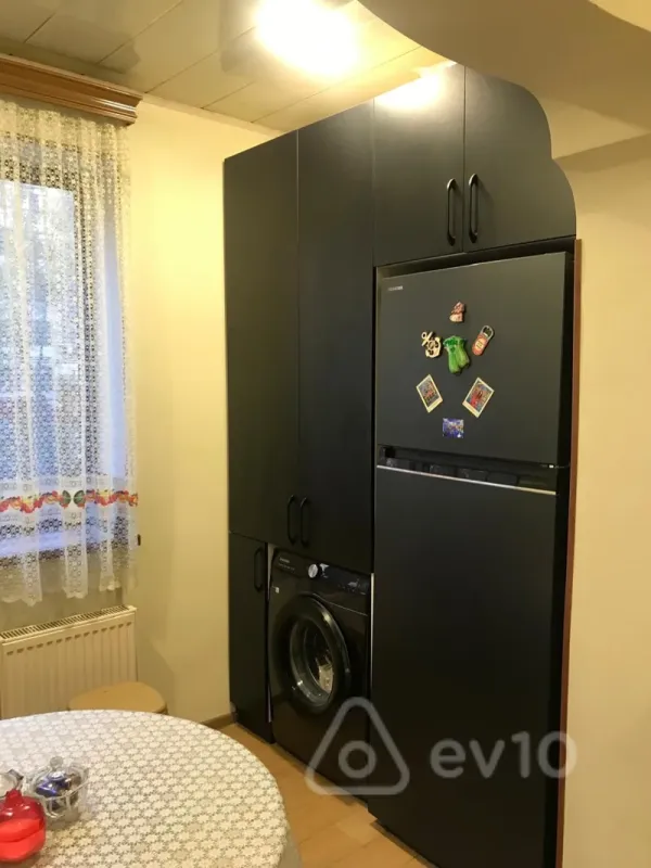 Kirayə verilir 5 otaqlı köhnə tikili 110 m²