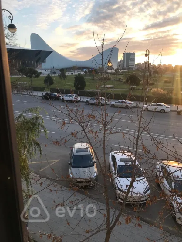 Kirayə verilir 5 otaqlı köhnə tikili 110 m²