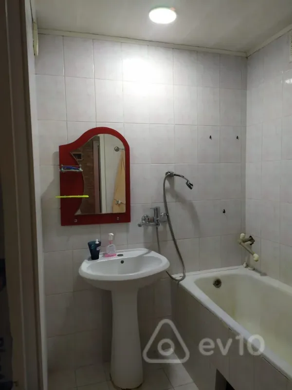 Kirayə verilir 3 otaqlı köhnə tikili 75 m²