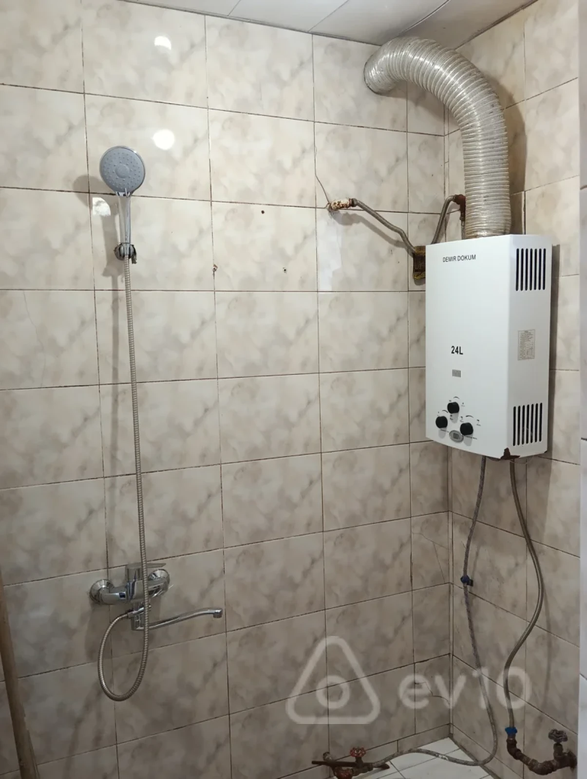 Kirayə verilir 2 otaqlı köhnə tikili 68 m²