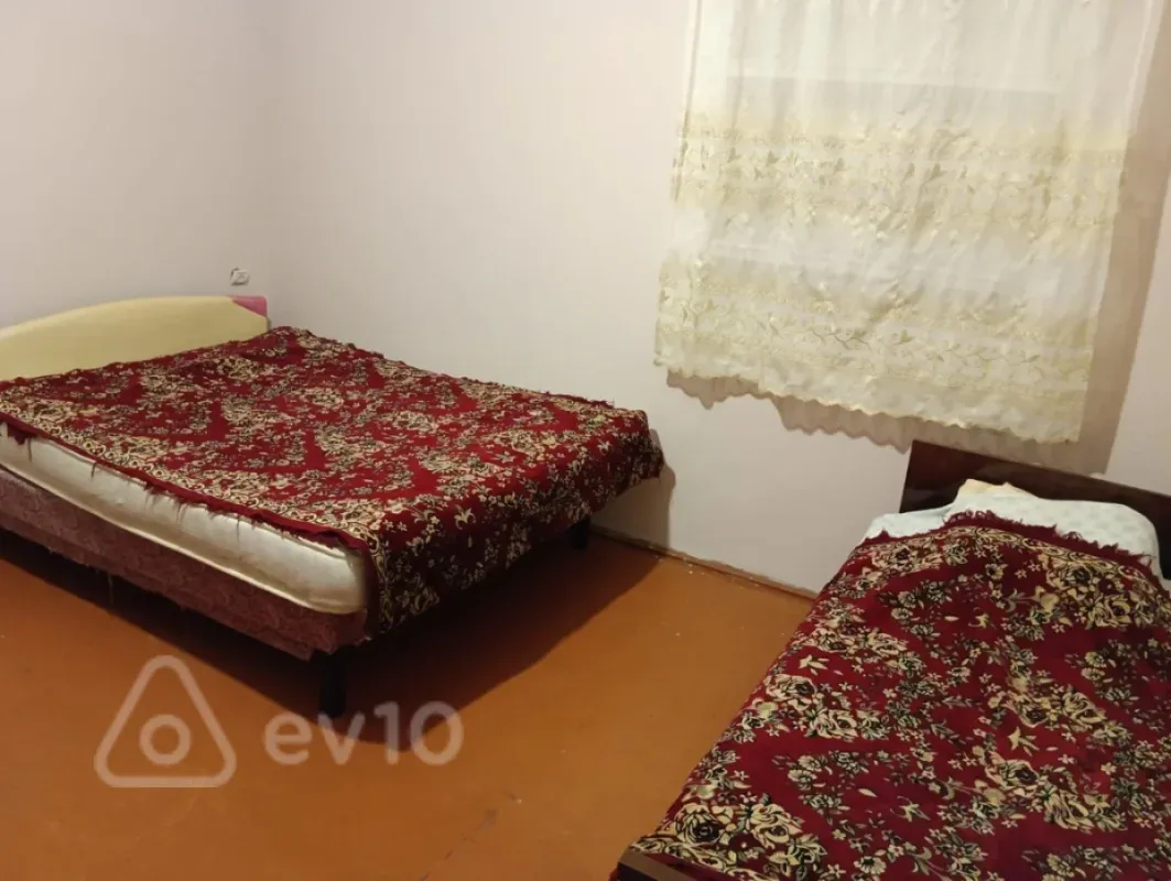 Kirayə verilir 2 otaqlı köhnə tikili 68 m²