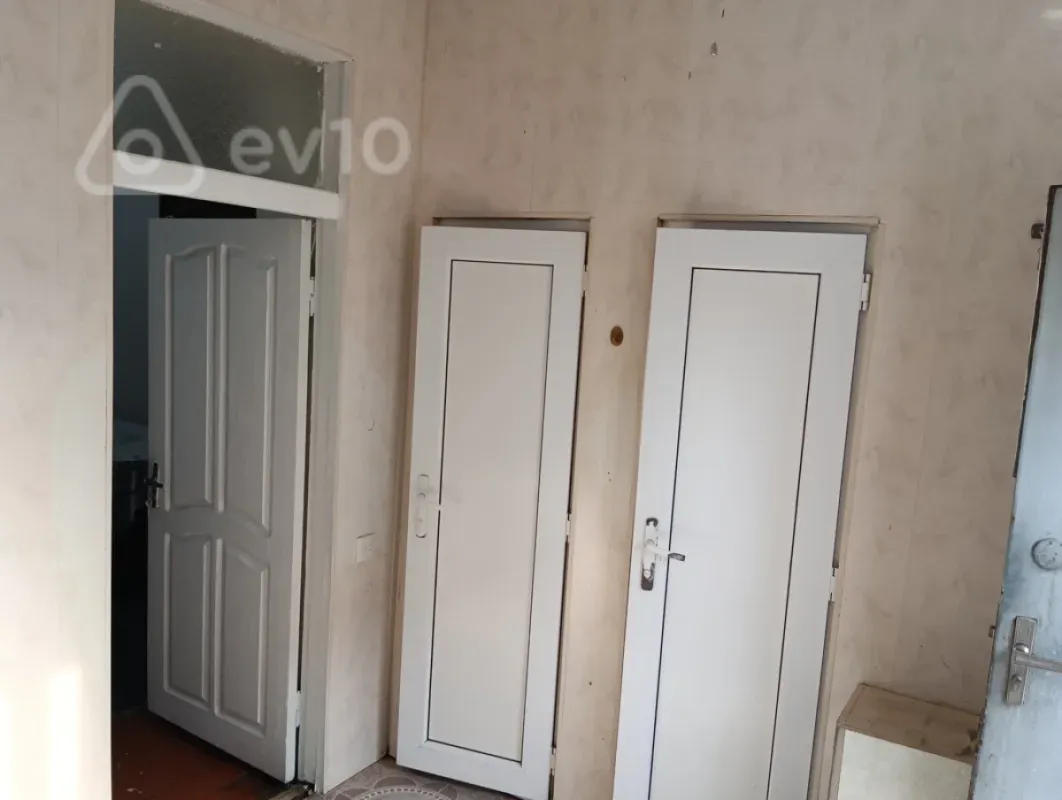 Kirayə verilir 2 otaqlı köhnə tikili 68 m²