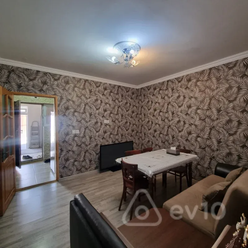 Satılır 2 otaqlı köhnə tikili 55 m²
