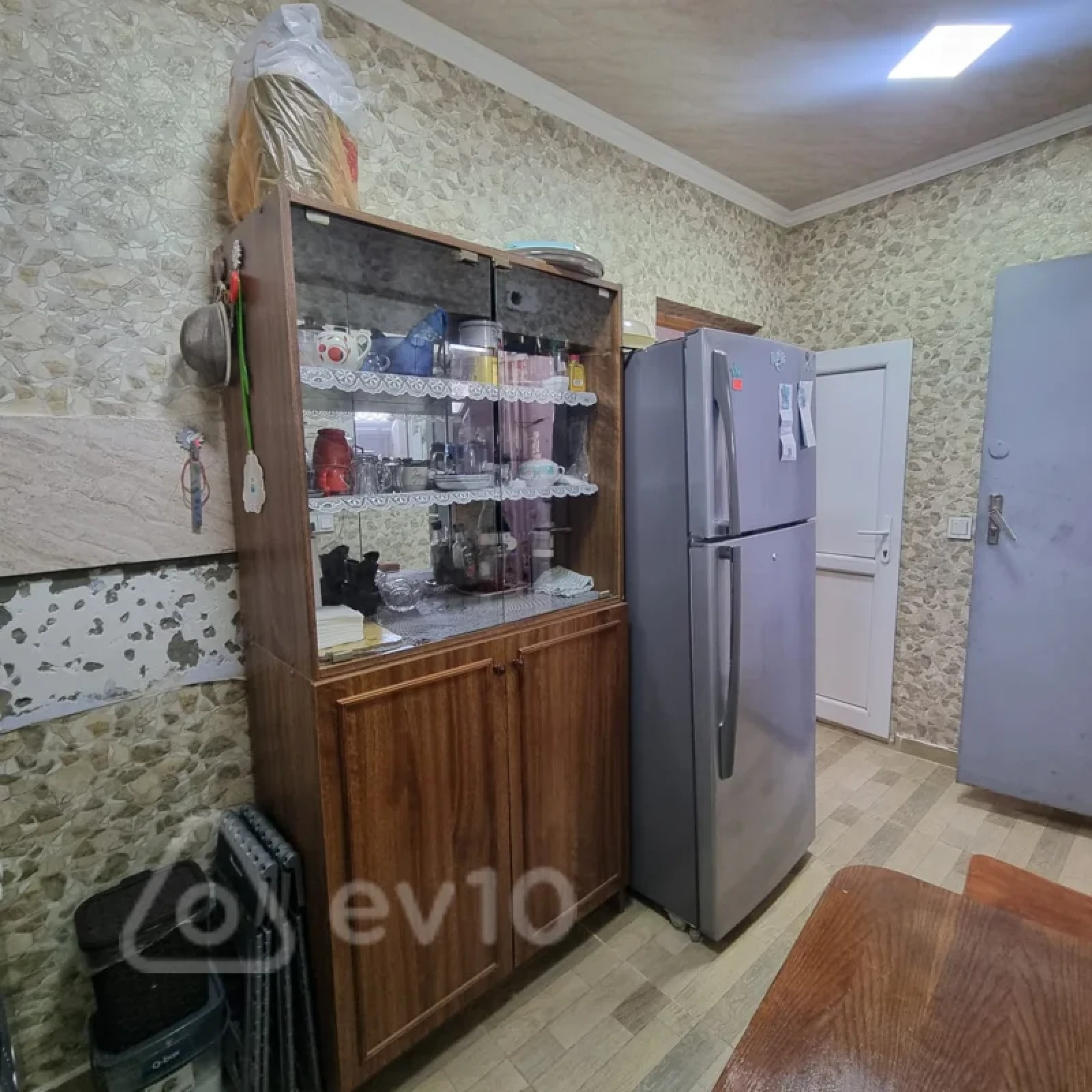 Satılır 2 otaqlı köhnə tikili 55 m²