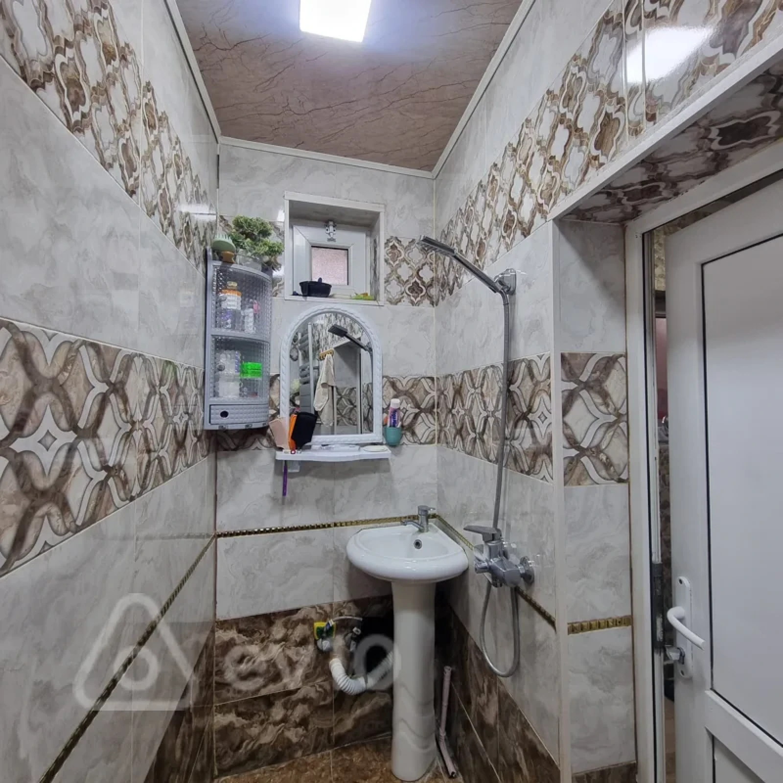 Satılır 2 otaqlı köhnə tikili 55 m²