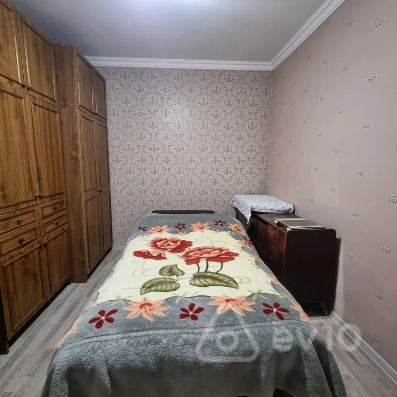 Satılır 2 otaqlı köhnə tikili 55 m²