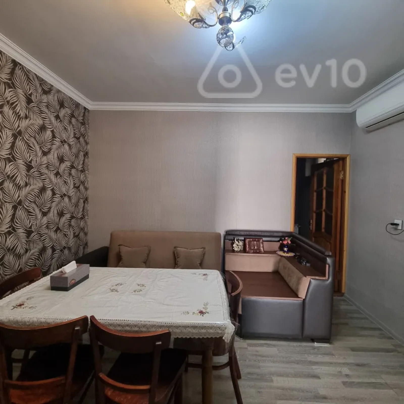 Satılır 2 otaqlı köhnə tikili 55 m²