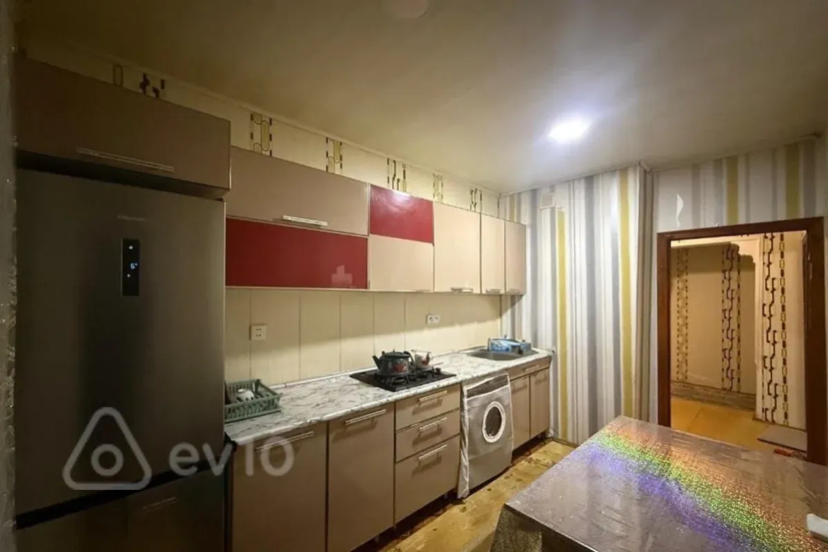 Kirayə verilir 4 otaqlı köhnə tikili 90 m²