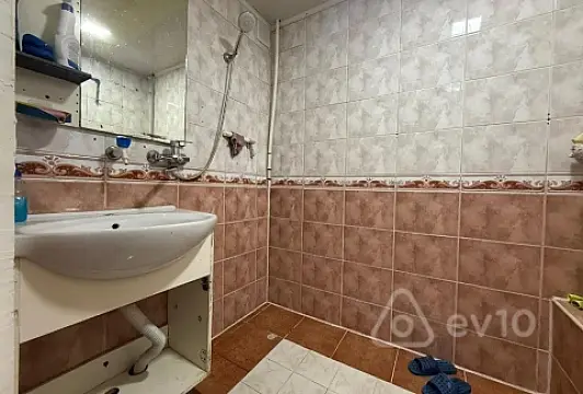 Kirayə verilir 4 otaqlı köhnə tikili 90 m²