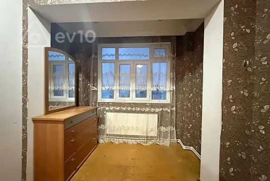 Kirayə verilir 4 otaqlı köhnə tikili 90 m²