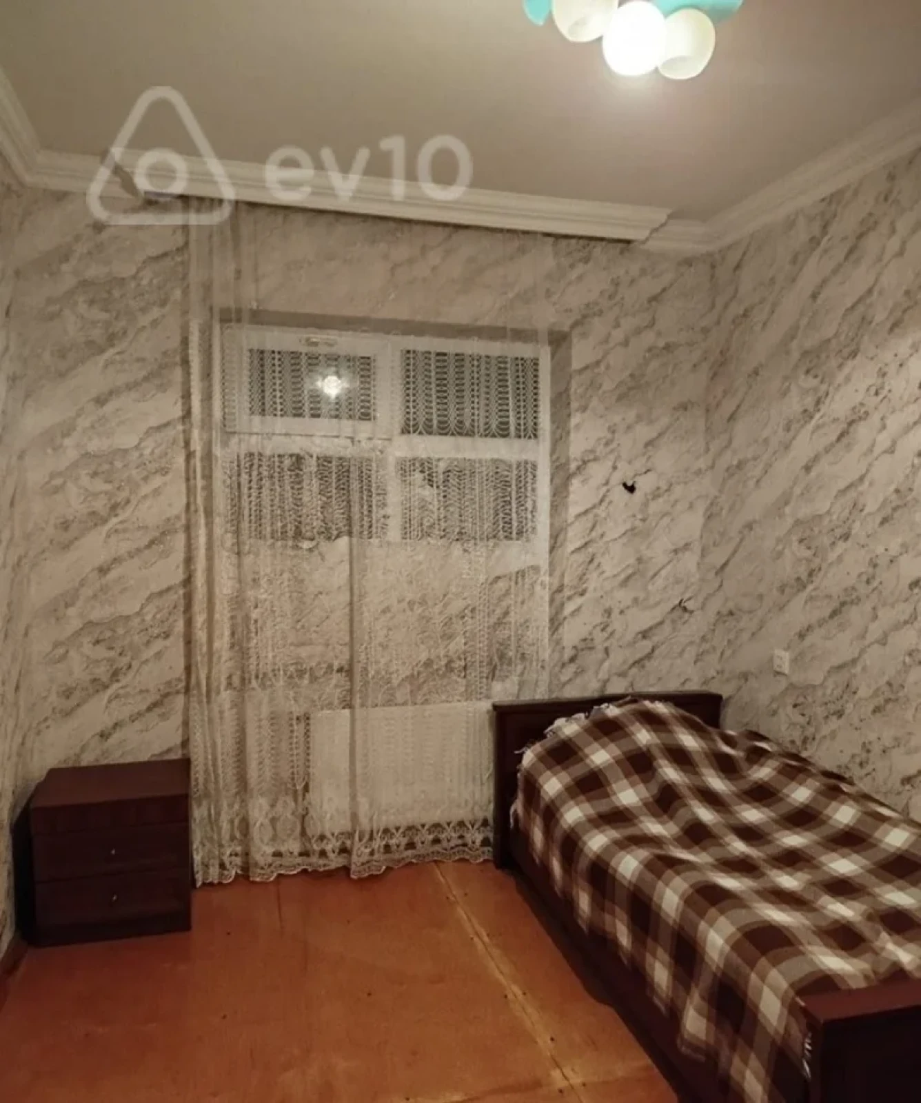 Kirayə verilir 4 otaqlı köhnə tikili 90 m²