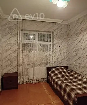 Kirayə verilir 4 otaqlı köhnə tikili 90 m²