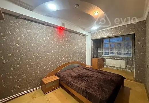 Kirayə verilir 4 otaqlı köhnə tikili 90 m²
