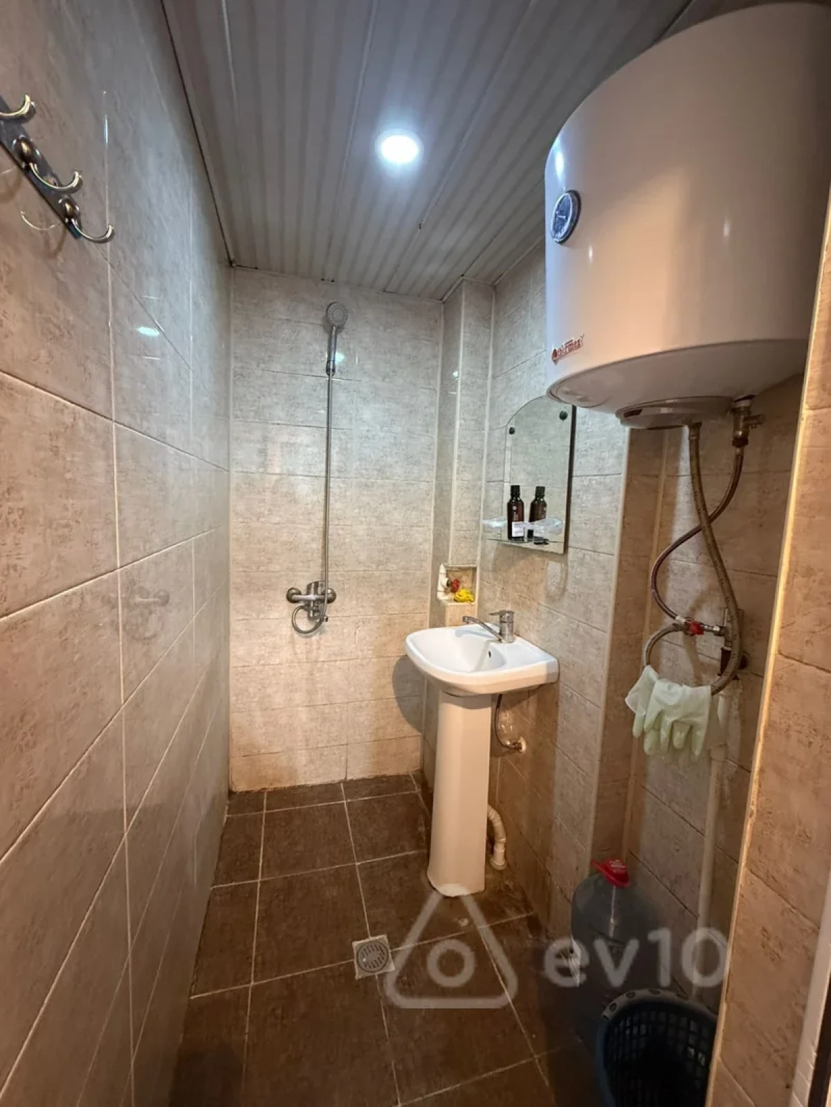 Kirayə verilir 2 otaqlı köhnə tikili 50 m²