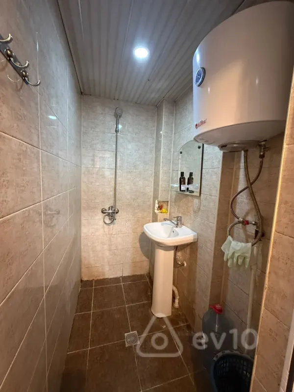 Kirayə verilir 2 otaqlı köhnə tikili 50 m²