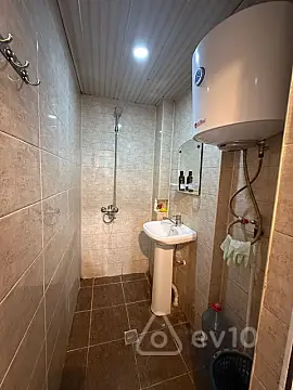 Kirayə verilir 2 otaqlı köhnə tikili 50 m²